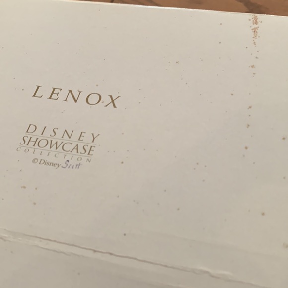 Lenox Disney Showcase crystal Tigger with 24k gold butterfly - Picture 11 of 14